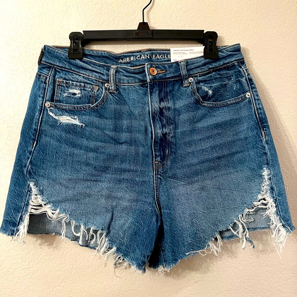AMERICAN EAGLE HIGHEST RISE MOM SHORT ✨ color: distressed denim, size: 12